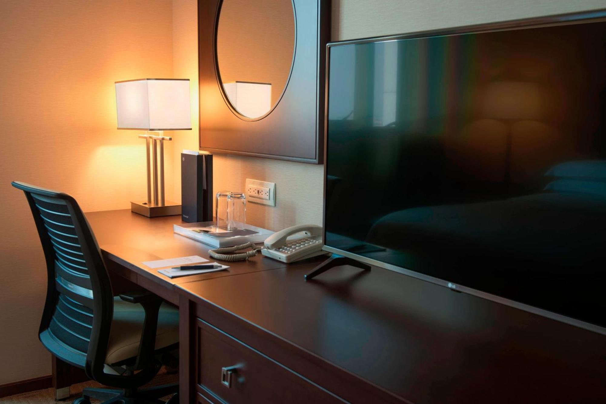 Sheraton Mexico City Maria Isabel Extérieur photo A television in a hotel room